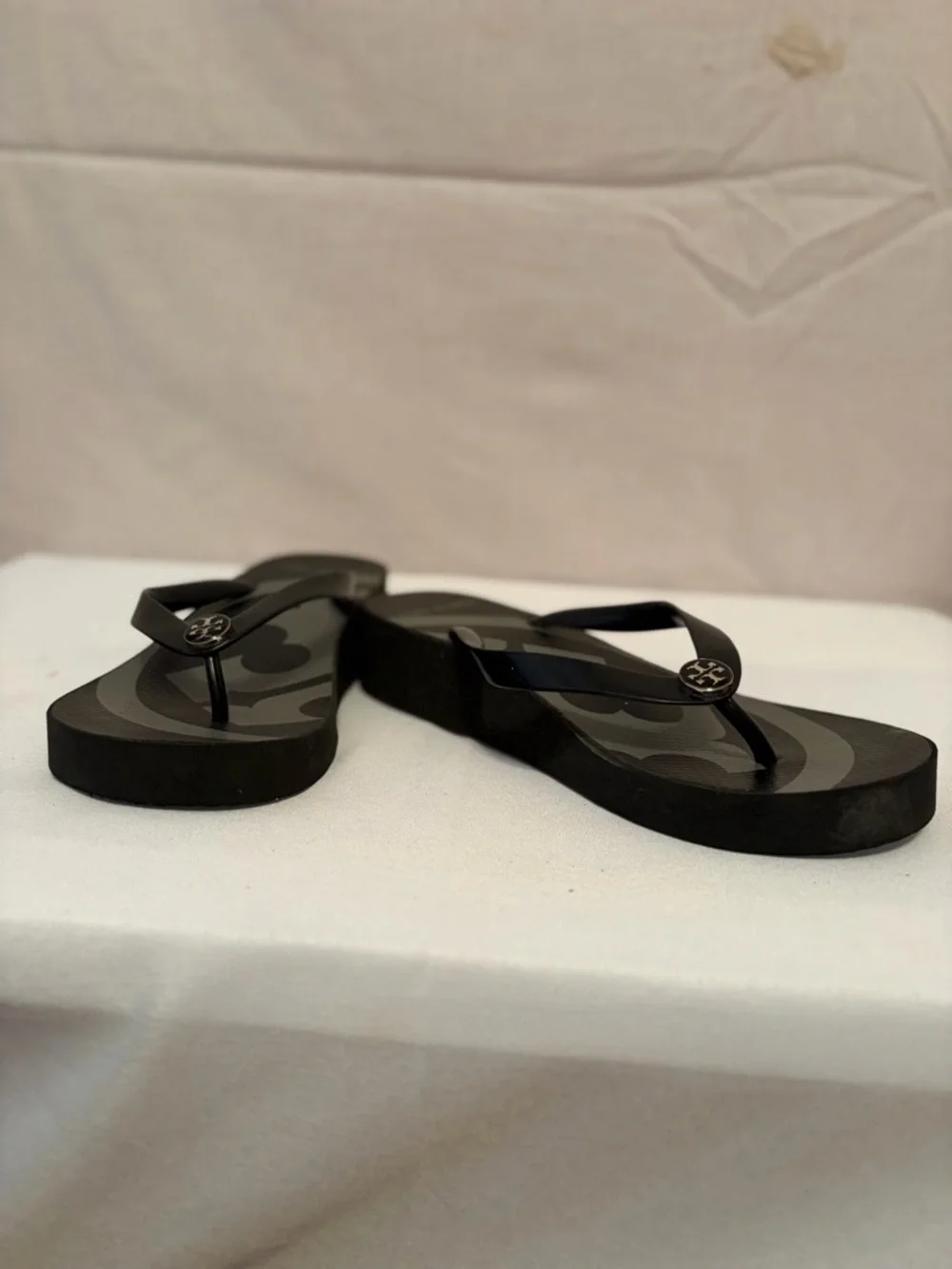 Tory Burch Black Logo Jelly Thong Sandals - Picture 2 of 6